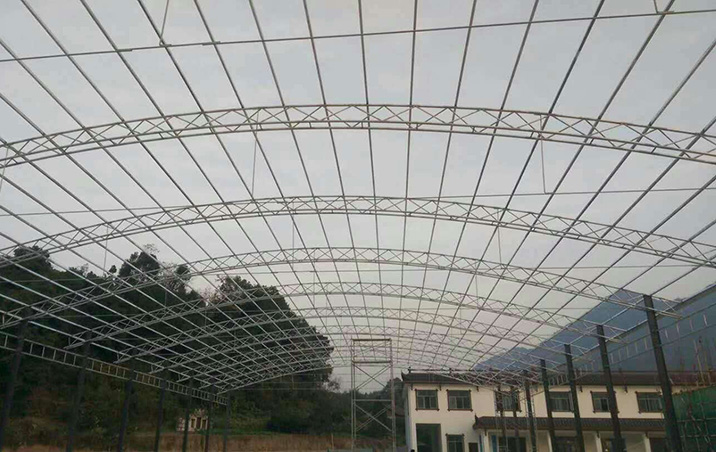 惠州農貿市場輕鋼結構雨棚施工中